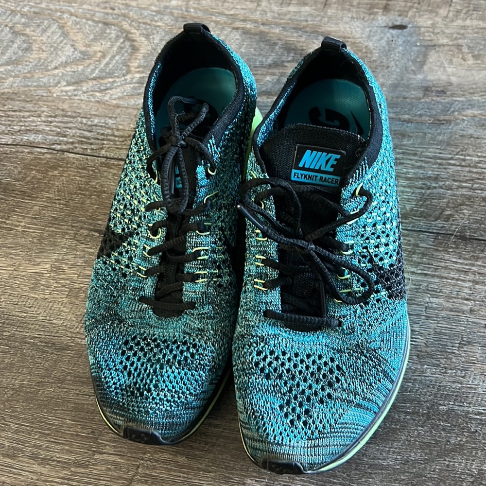 Nike Flyknit Racer - Picture 2 of 4